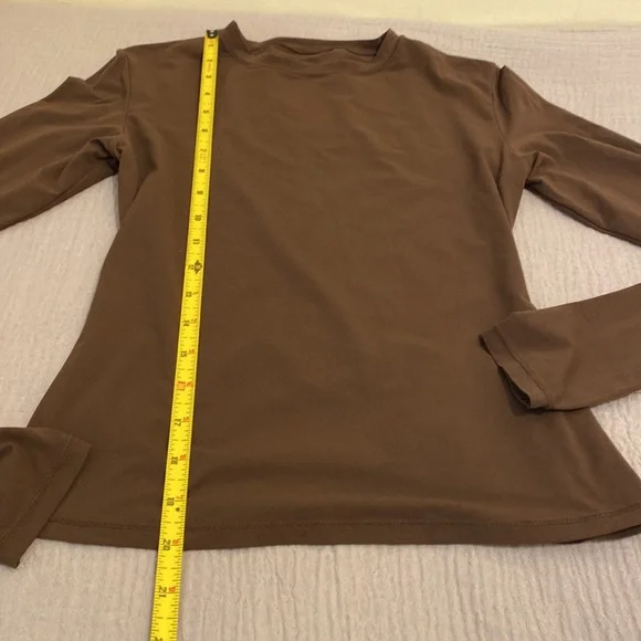 SKIMS Classic Women's Long-Sleeve Crewneck Top - Brown. Size L - Picture 4 of 6